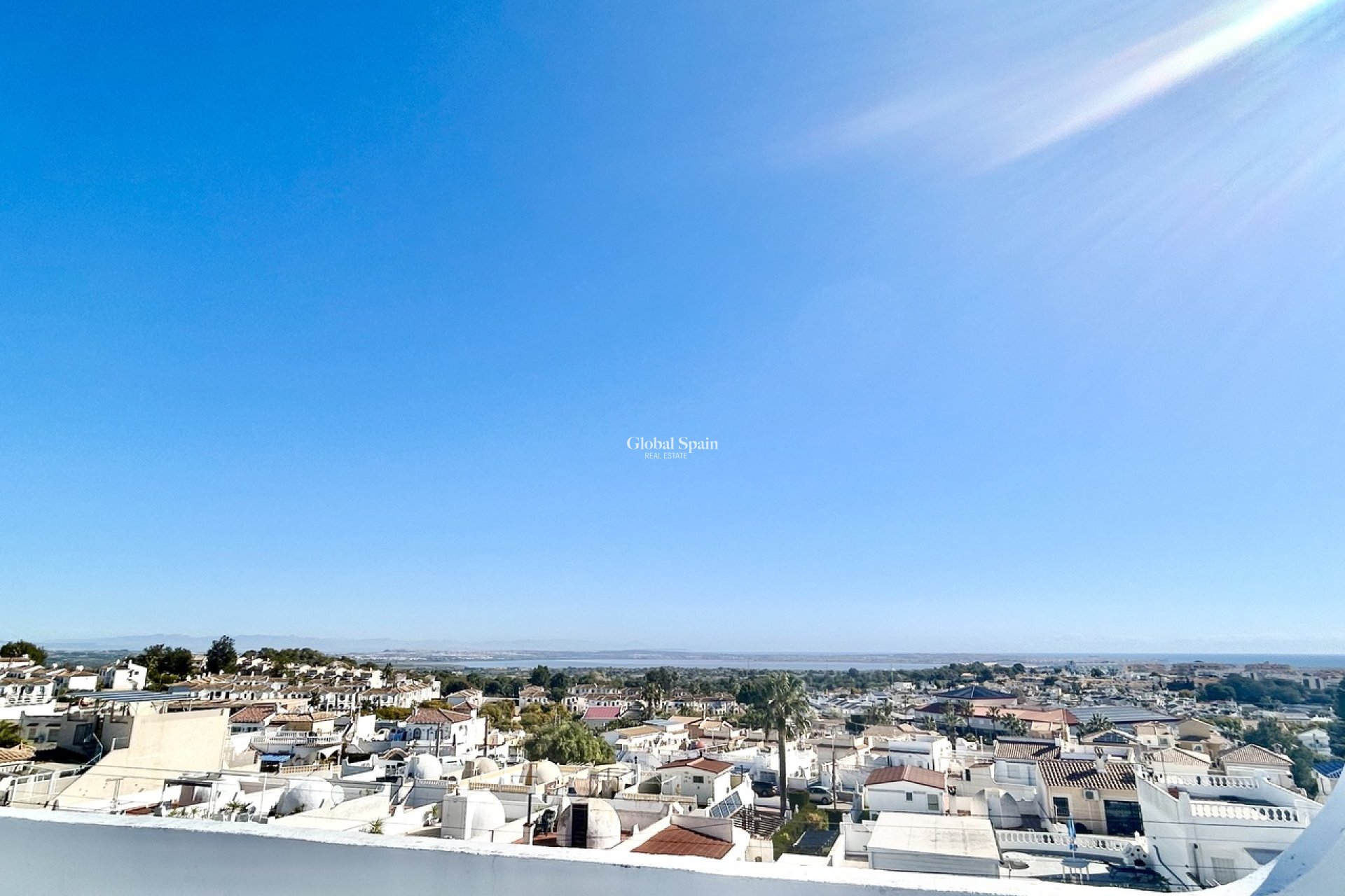 Revente - VILLA -
VILLAMARTÍN - Costa Blanca