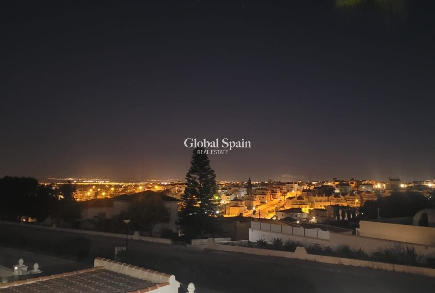 Revente - VILLA -
VILLAMARTÍN - Costa Blanca