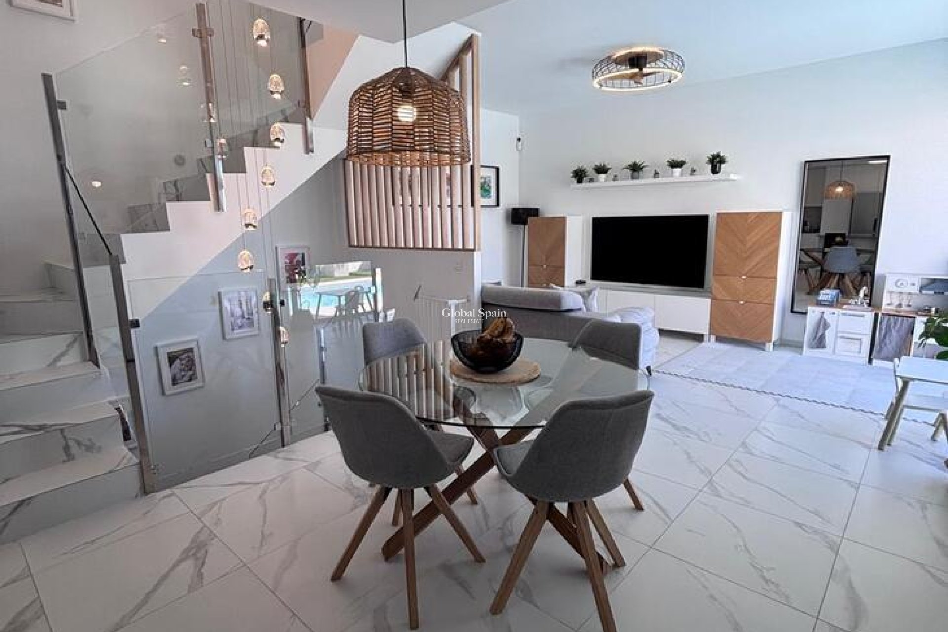 Revente - VILLA -
VILLAMARTÍN - Costa Blanca