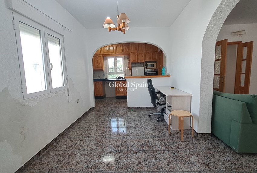 Revente - VILLA -
VILLAMARTÍN - Costa Blanca