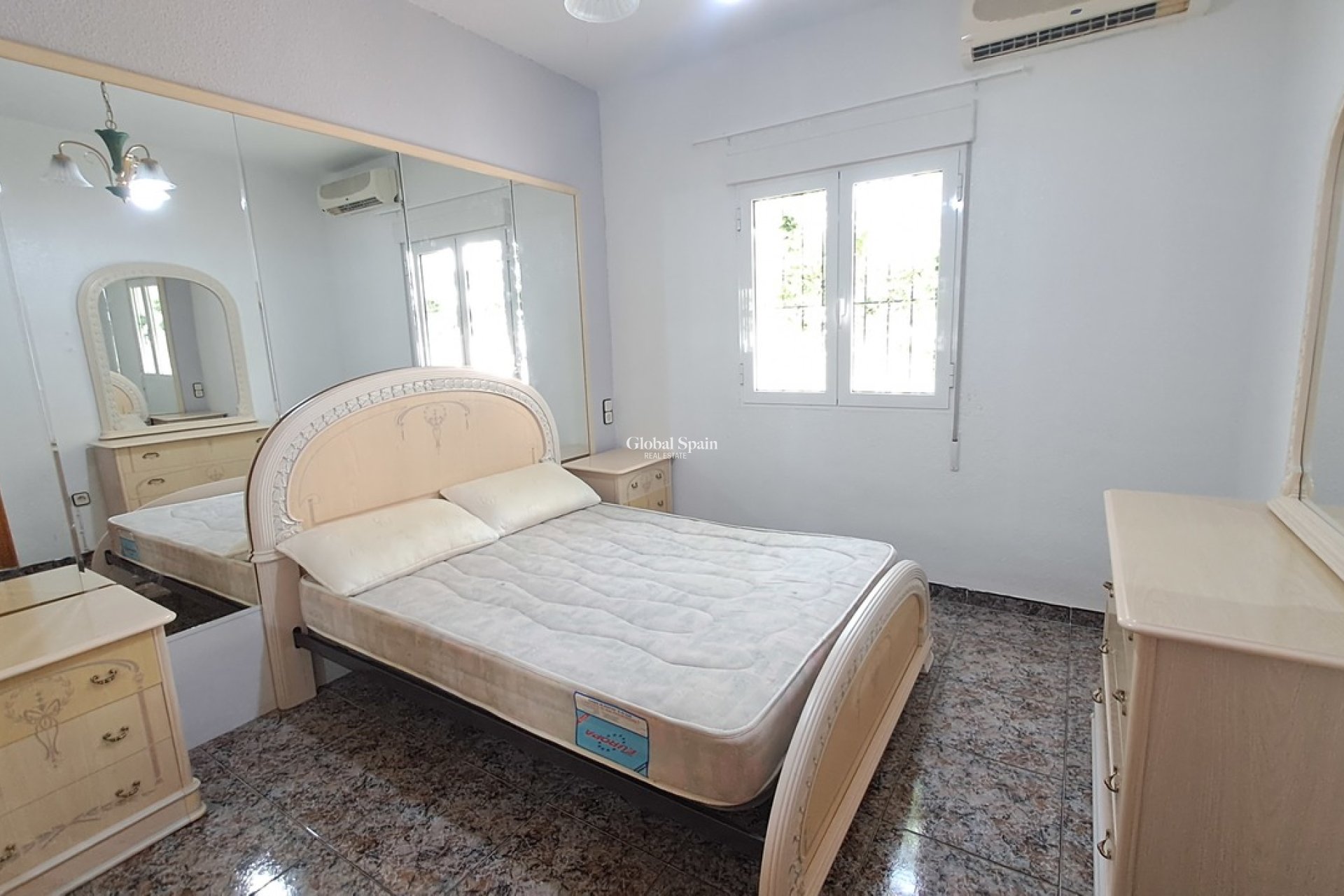 Revente - VILLA -
VILLAMARTÍN - Costa Blanca