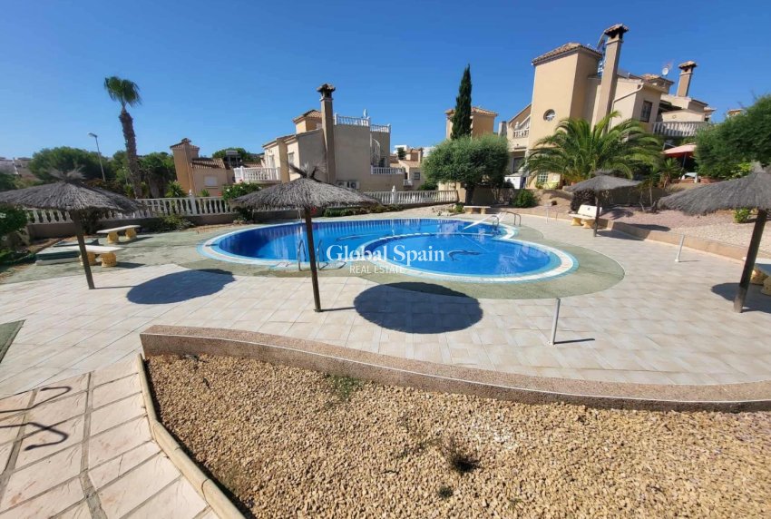 Revente - VILLA -
VILLAMARTÍN - Costa Blanca