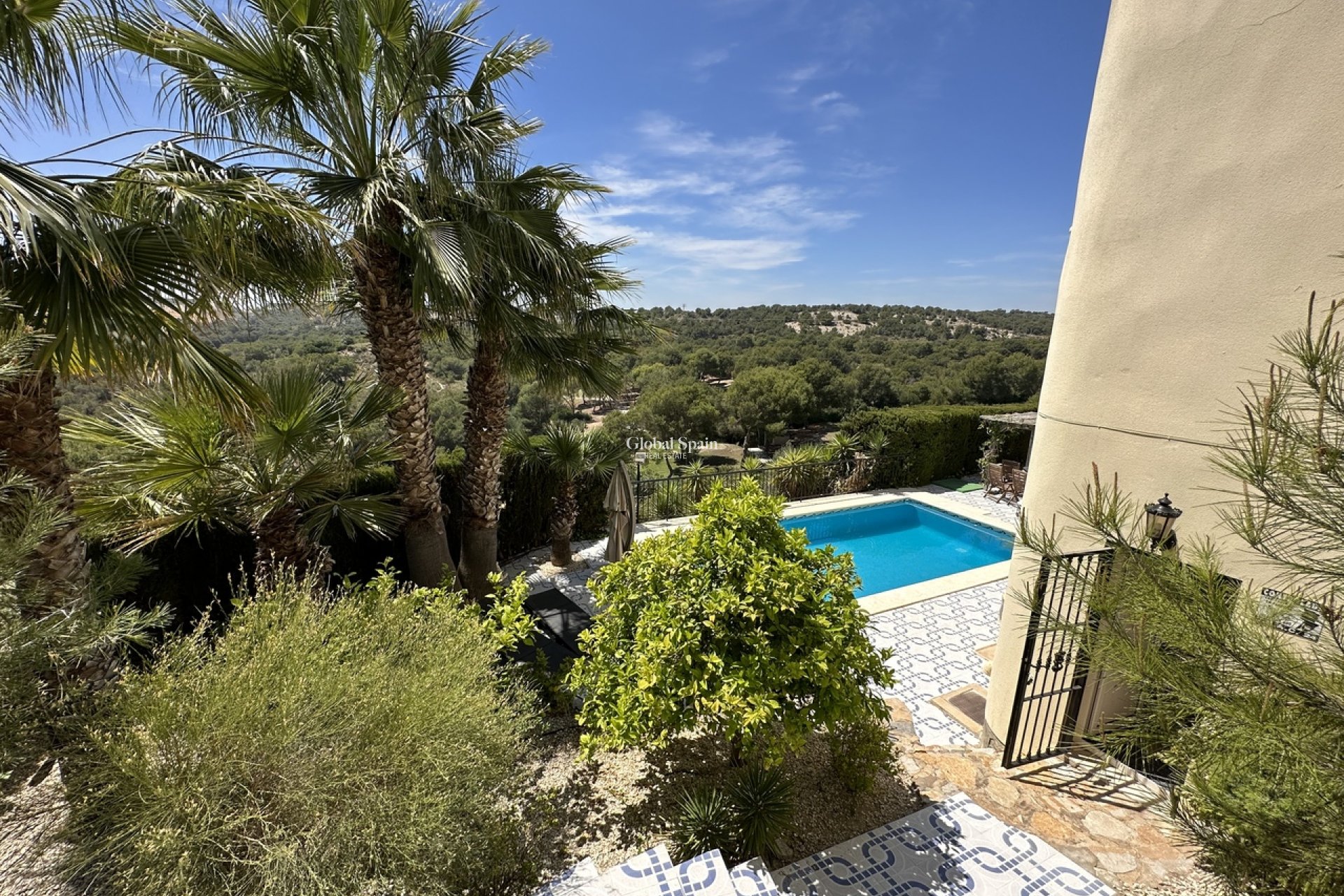 Revente - VILLA -
VILLAMARTÍN - Costa Blanca