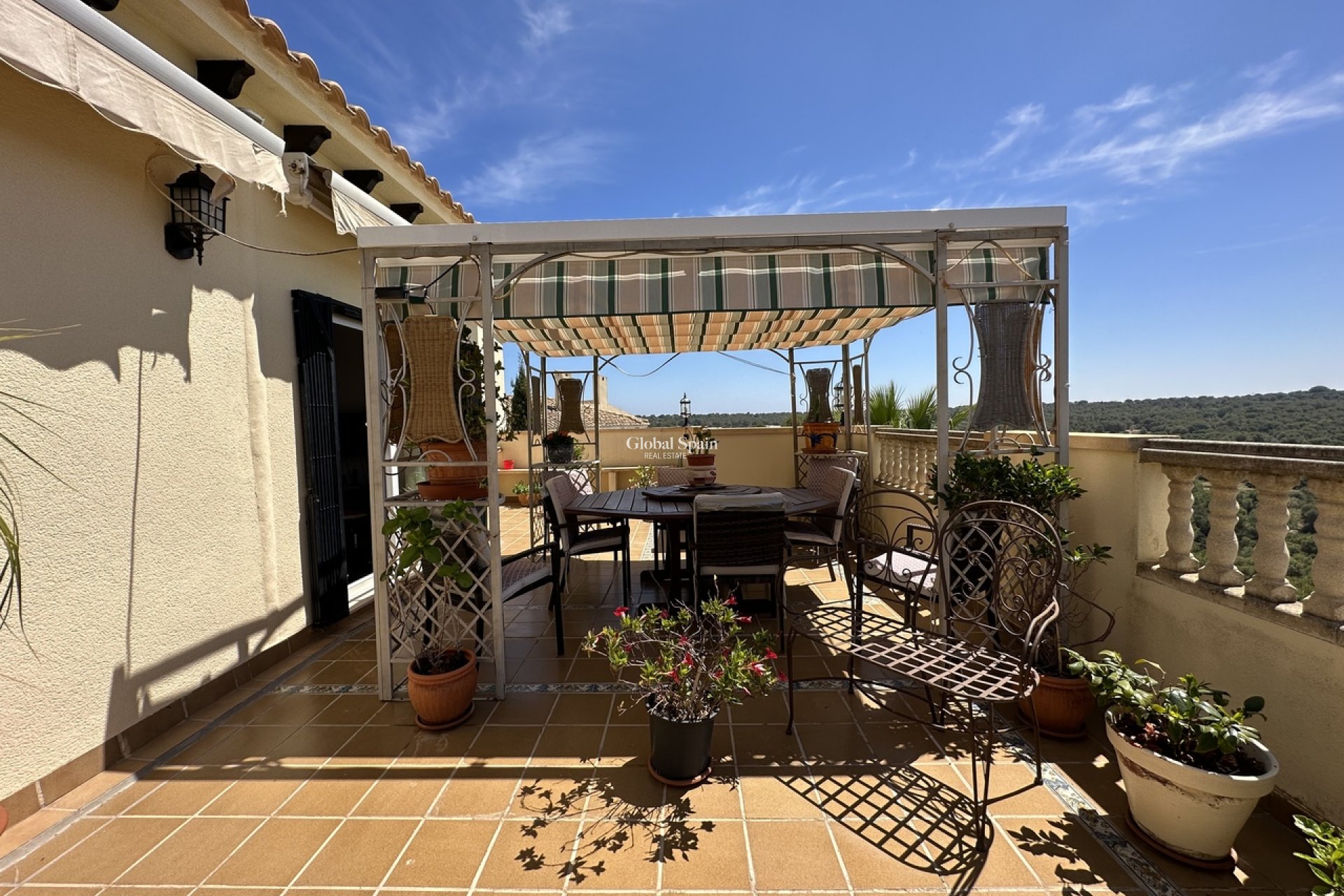Revente - VILLA -
VILLAMARTÍN - Costa Blanca