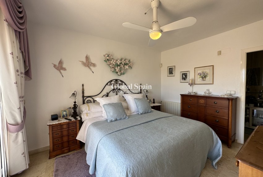 Revente - VILLA -
VILLAMARTÍN - Costa Blanca