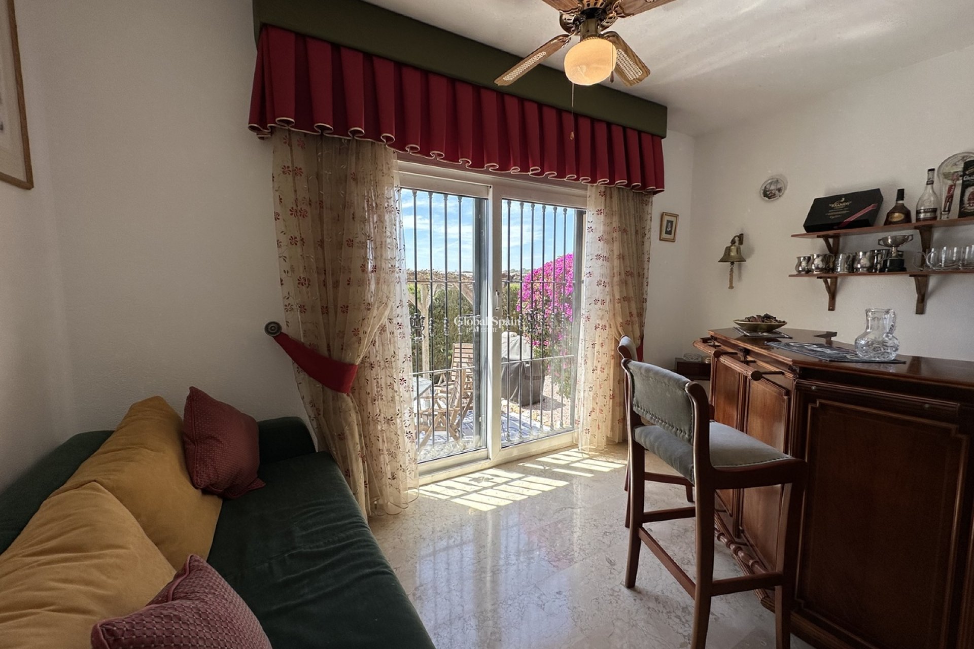 Revente - VILLA -
VILLAMARTÍN - Costa Blanca