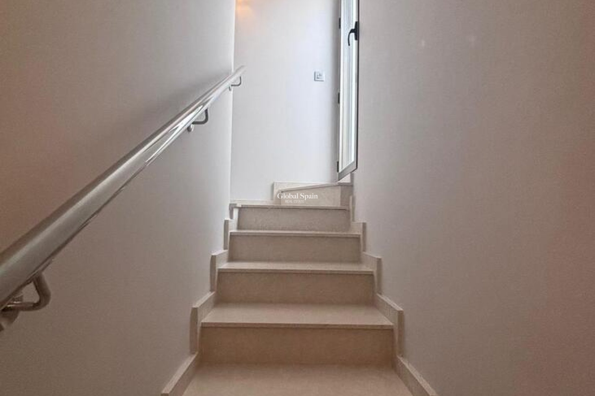 Revente - VILLA -
VILLAMARTÍN - Costa Blanca