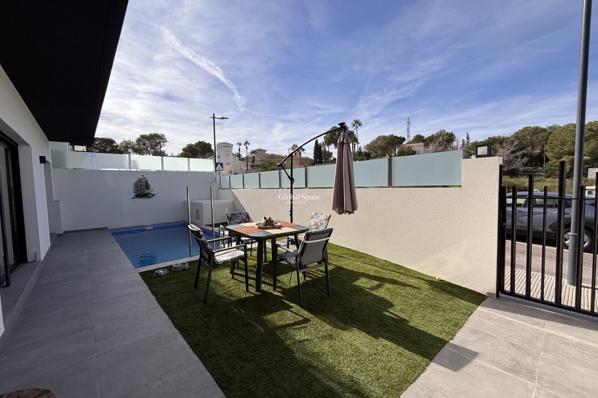 Revente - VILLA -
VILLAMARTÍN - Costa Blanca