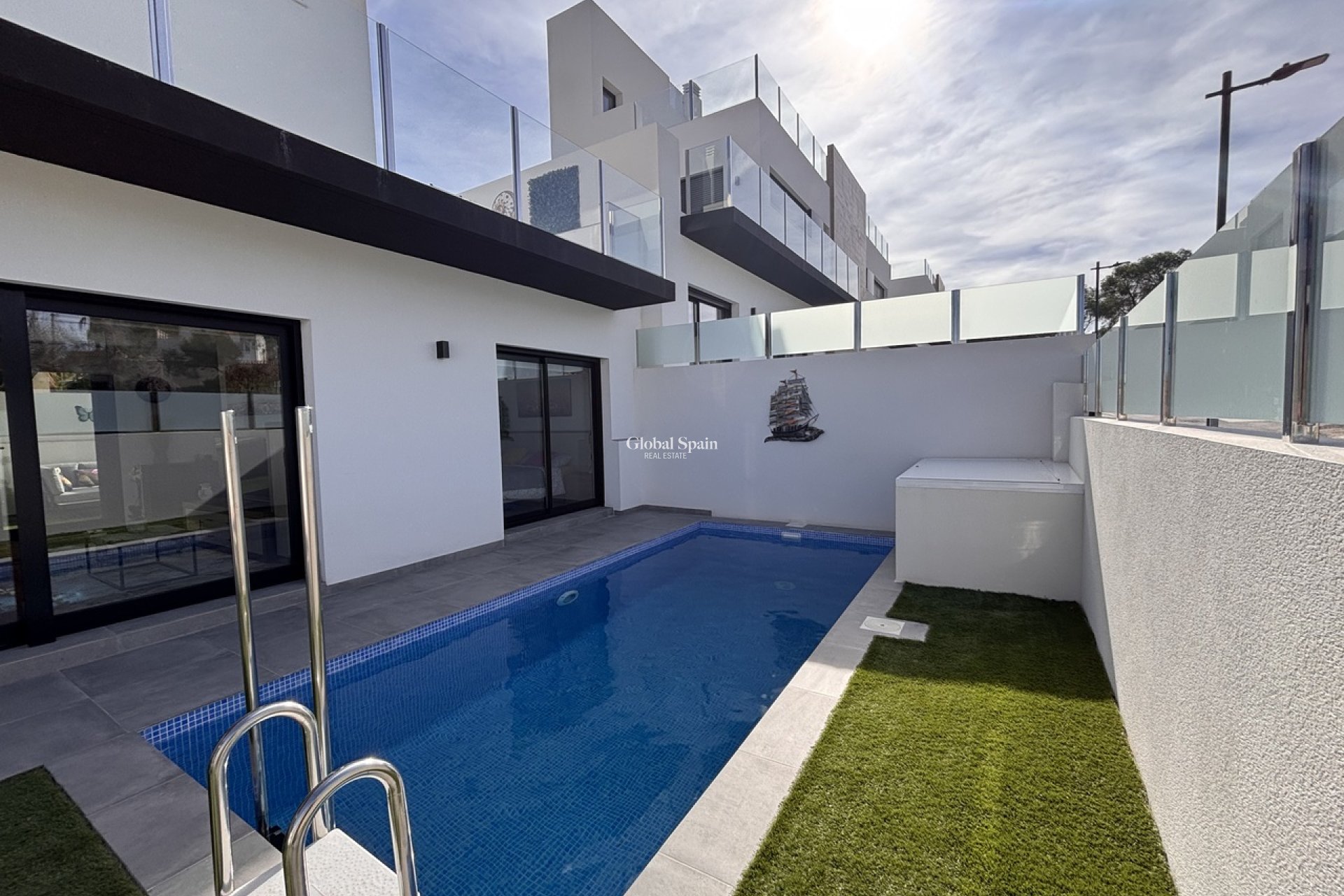 Revente - VILLA -
VILLAMARTÍN - Costa Blanca