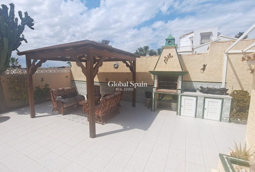 Revente - VILLA -
VILLAMARTÍN - Costa Blanca