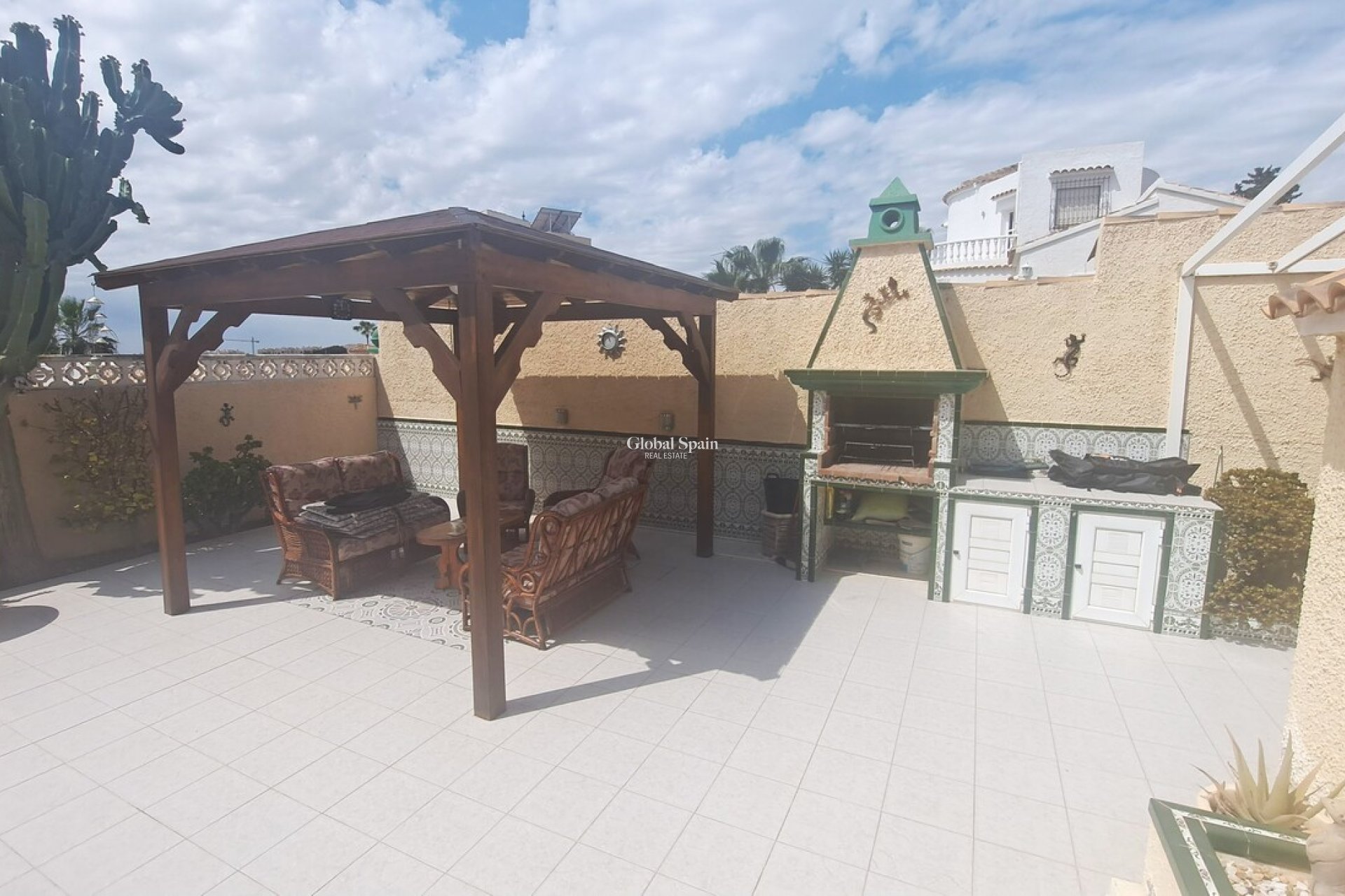 Revente - VILLA -
VILLAMARTÍN - Costa Blanca