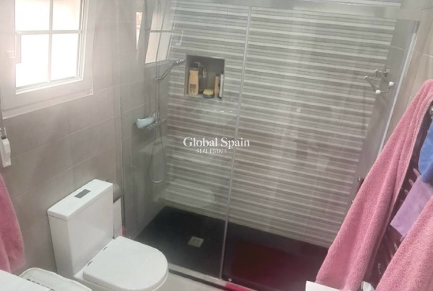 Revente - VILLA -
VILLAMARTÍN - Costa Blanca