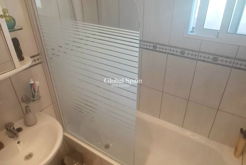 Revente - VILLA -
VILLAMARTÍN - Costa Blanca