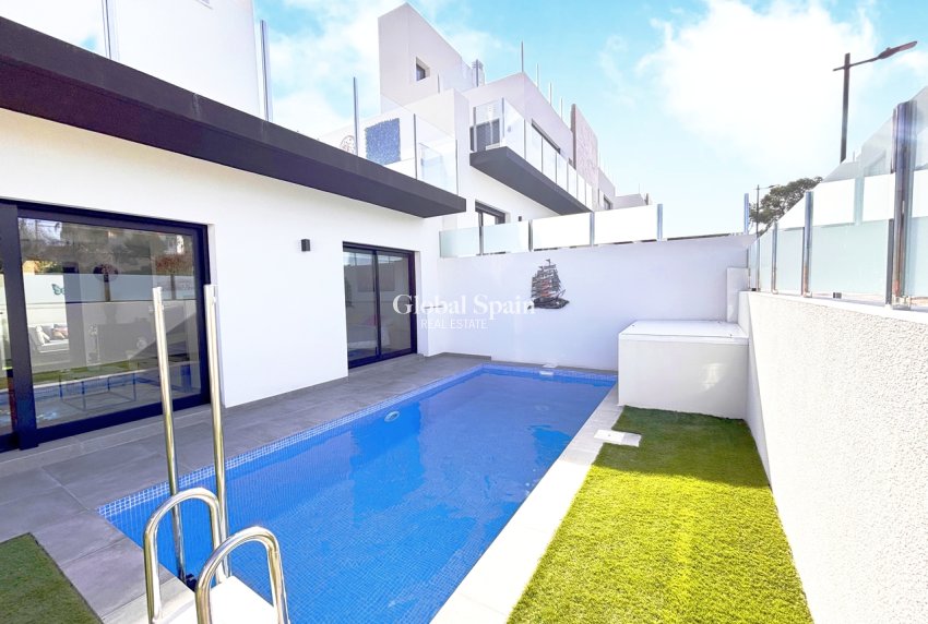 Revente - VILLA -
VILLAMARTÍN - Costa Blanca