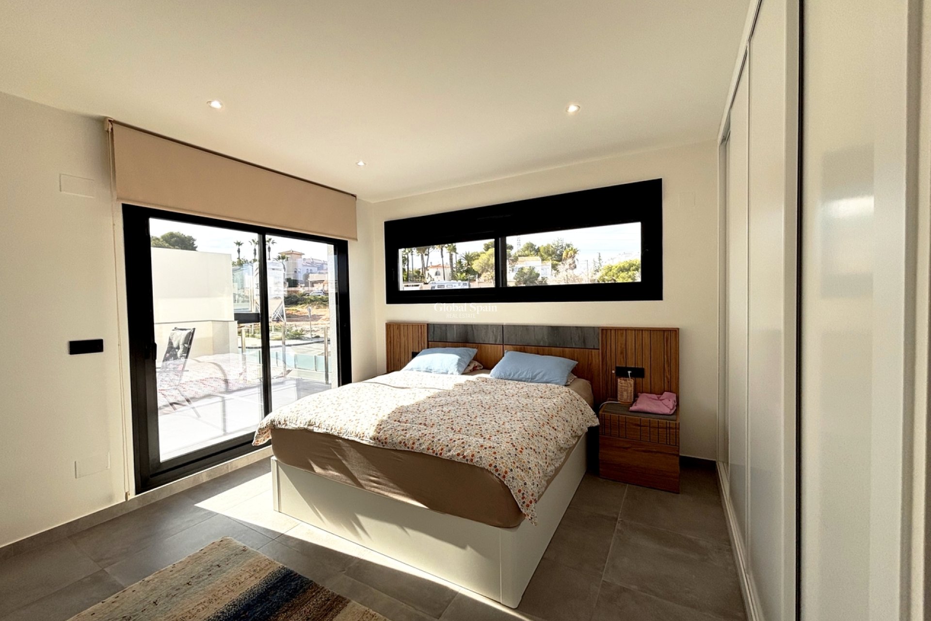 Revente - VILLA -
VILLAMARTÍN - Costa Blanca