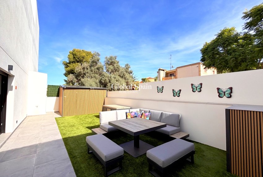 Revente - VILLA -
VILLAMARTÍN - Costa Blanca