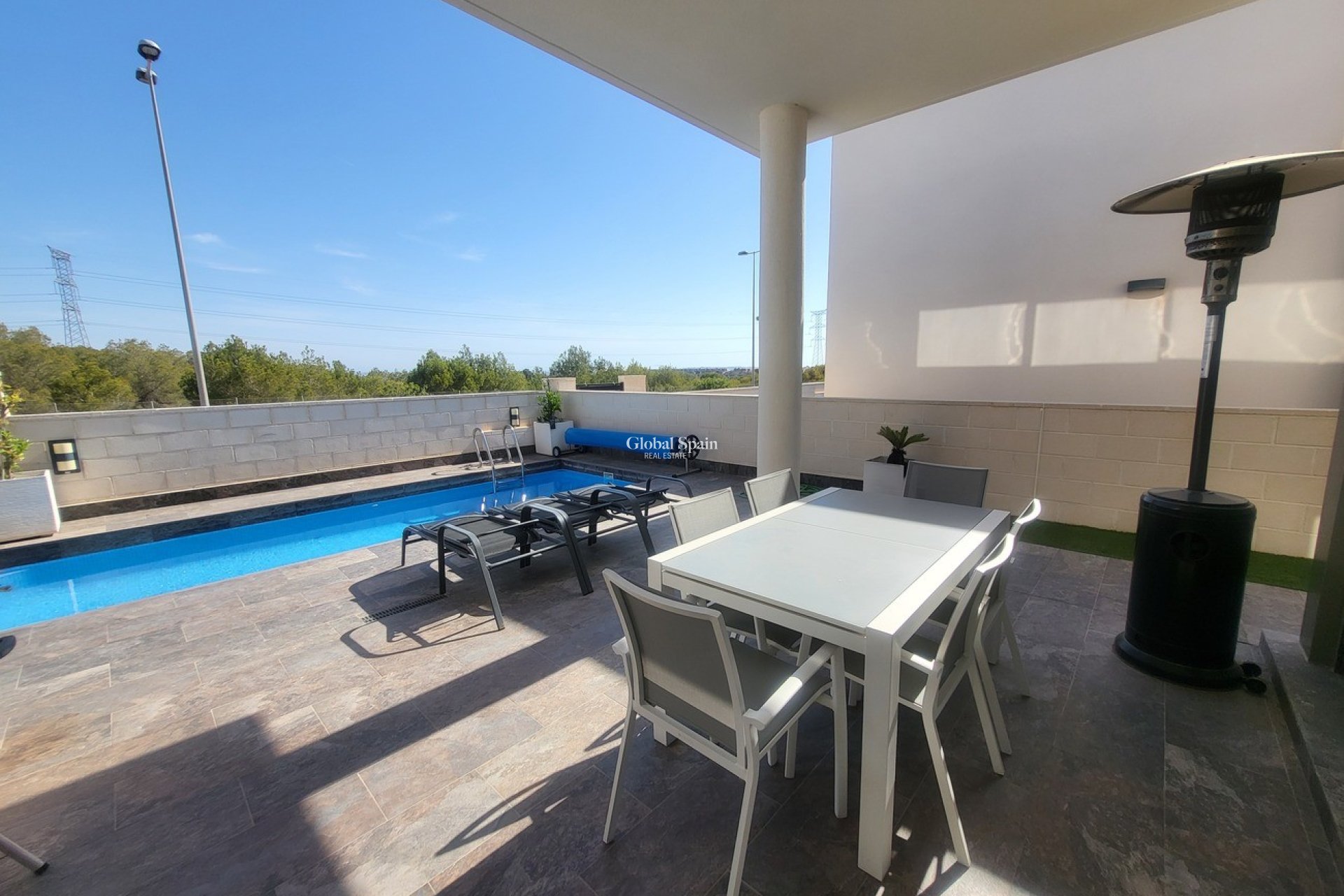Revente - VILLA -
VILLAMARTÍN - Costa Blanca