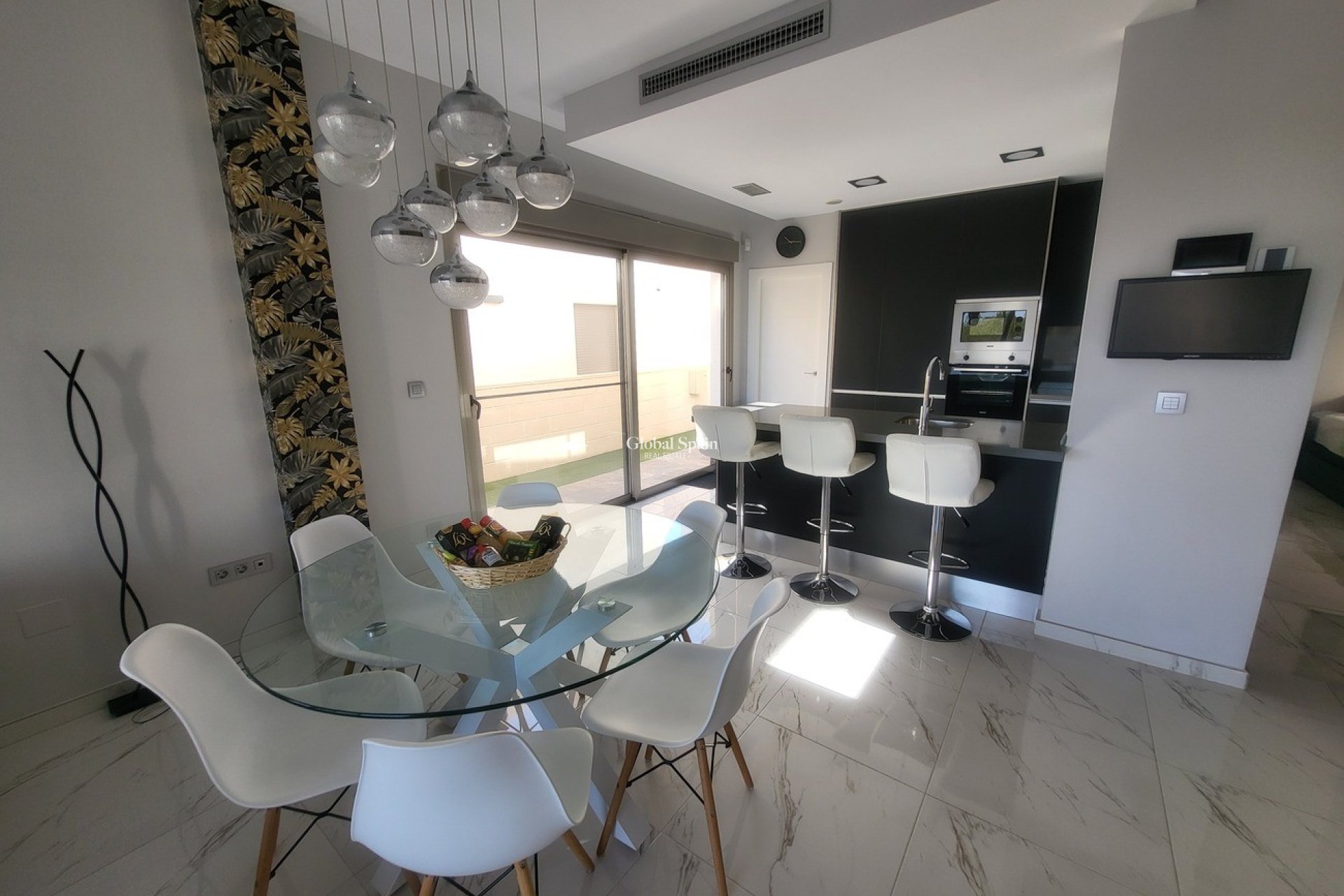 Revente - VILLA -
VILLAMARTÍN - Costa Blanca