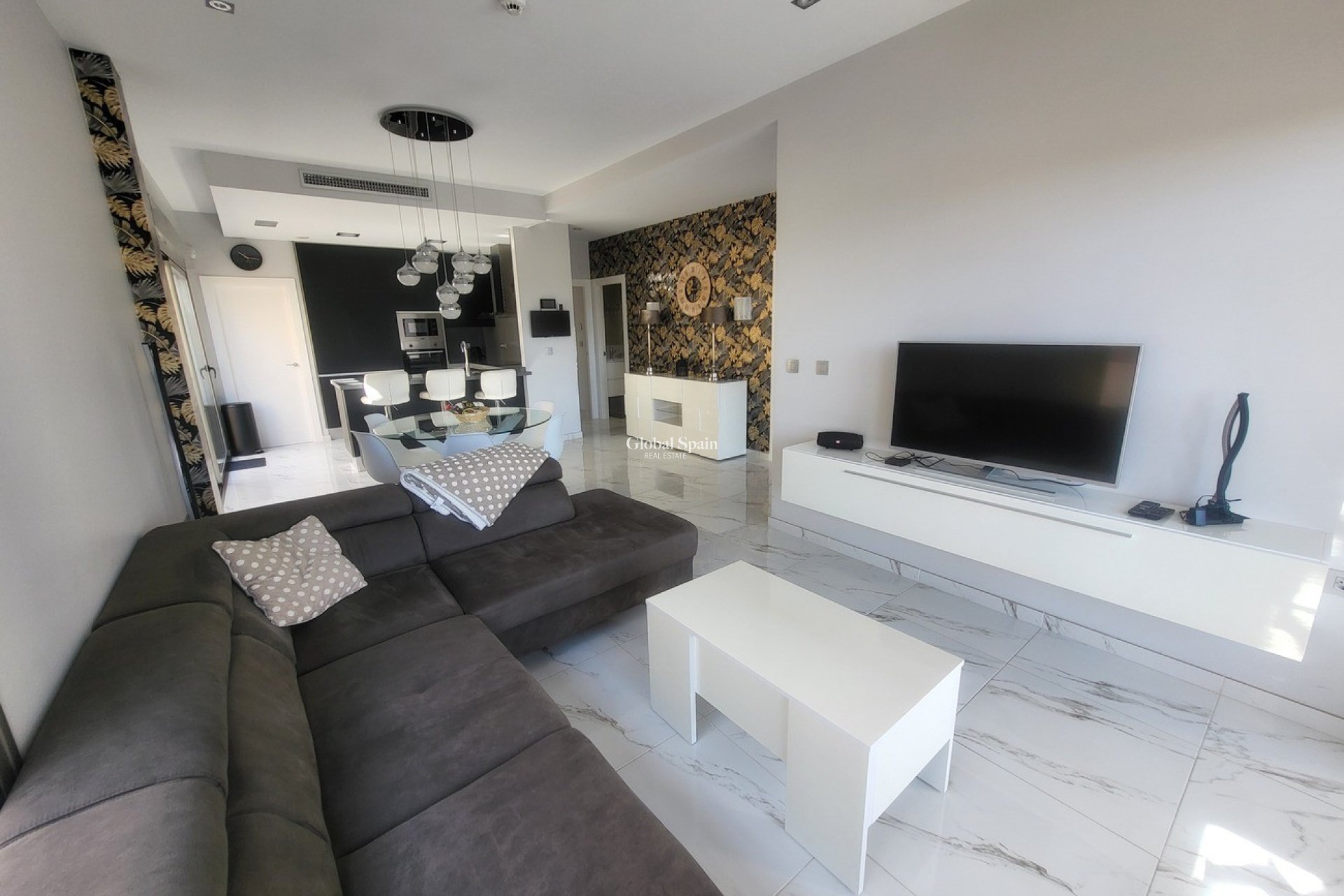 Revente - VILLA -
VILLAMARTÍN - Costa Blanca