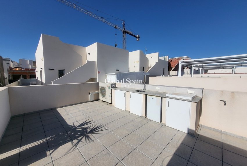 Revente - VILLA -
VILLAMARTÍN - Costa Blanca