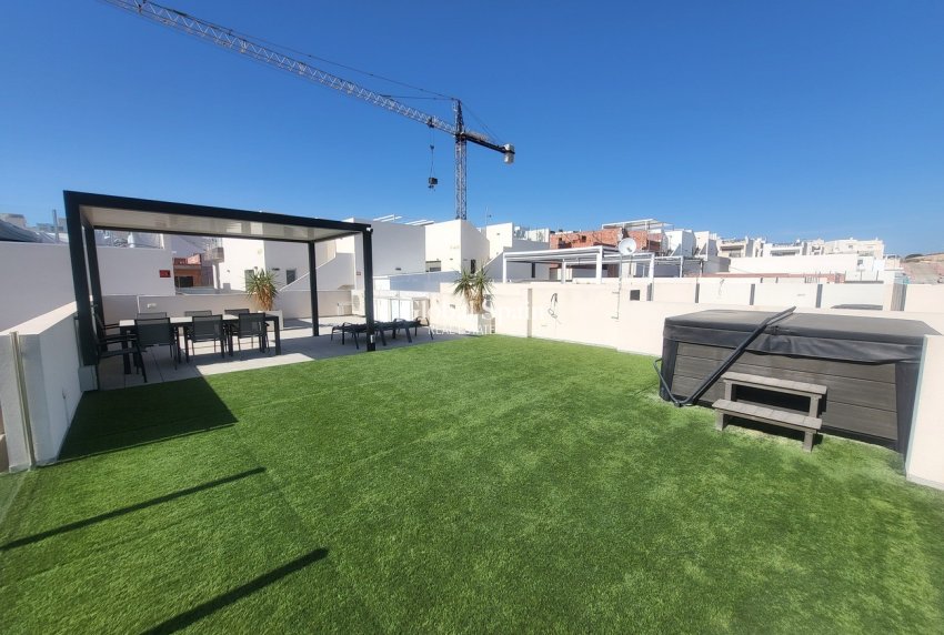 Revente - VILLA -
VILLAMARTÍN - Costa Blanca