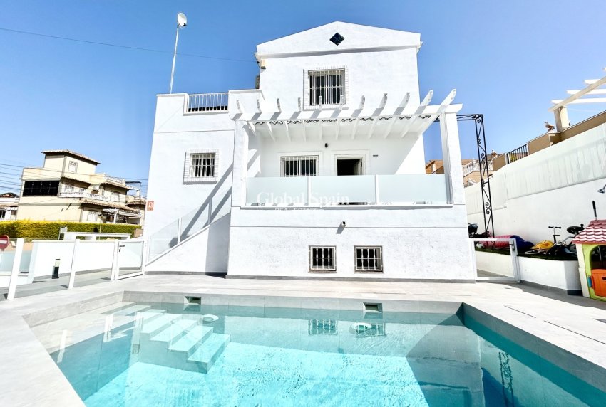 Revente - VILLA -
VILLAMARTÍN - Costa Blanca