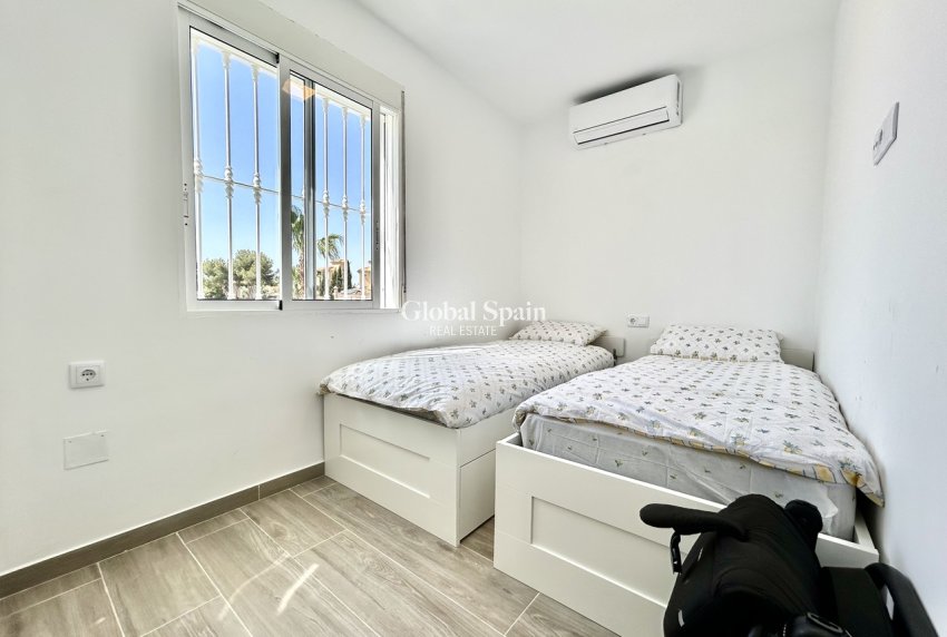 Revente - VILLA -
VILLAMARTÍN - Costa Blanca