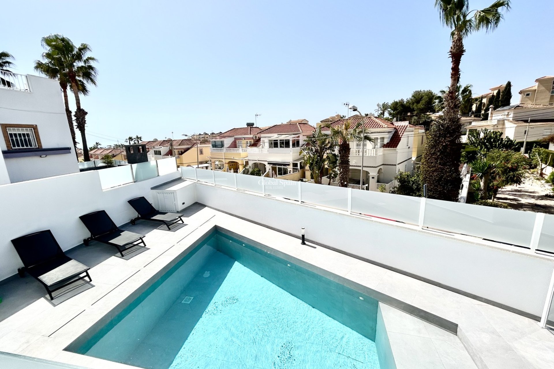 Revente - VILLA -
VILLAMARTÍN - Costa Blanca