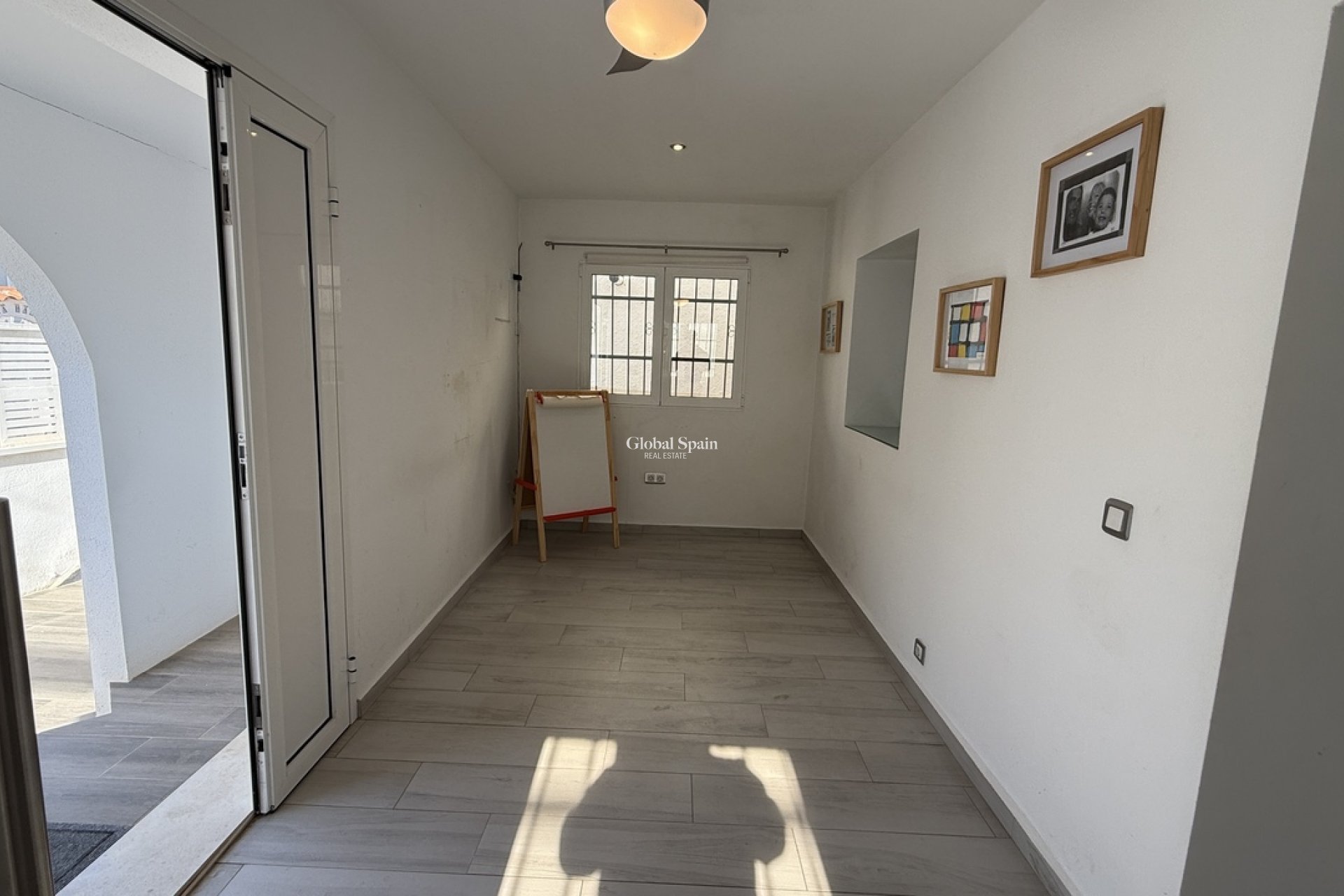 Revente - VILLA -
VILLAMARTÍN - Costa Blanca