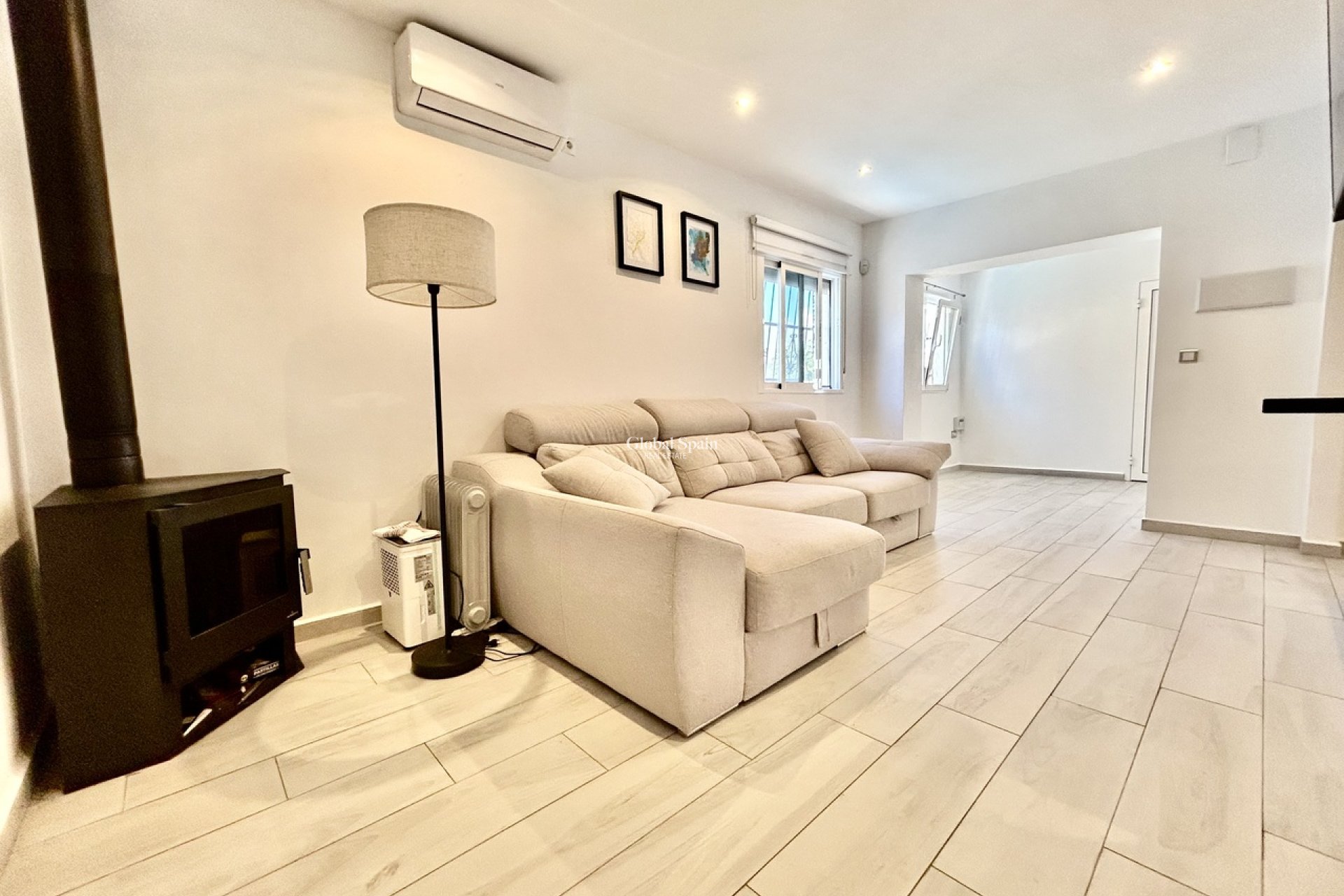 Revente - VILLA -
VILLAMARTÍN - Costa Blanca