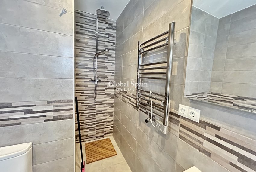 Revente - VILLA -
VILLAMARTÍN - Costa Blanca