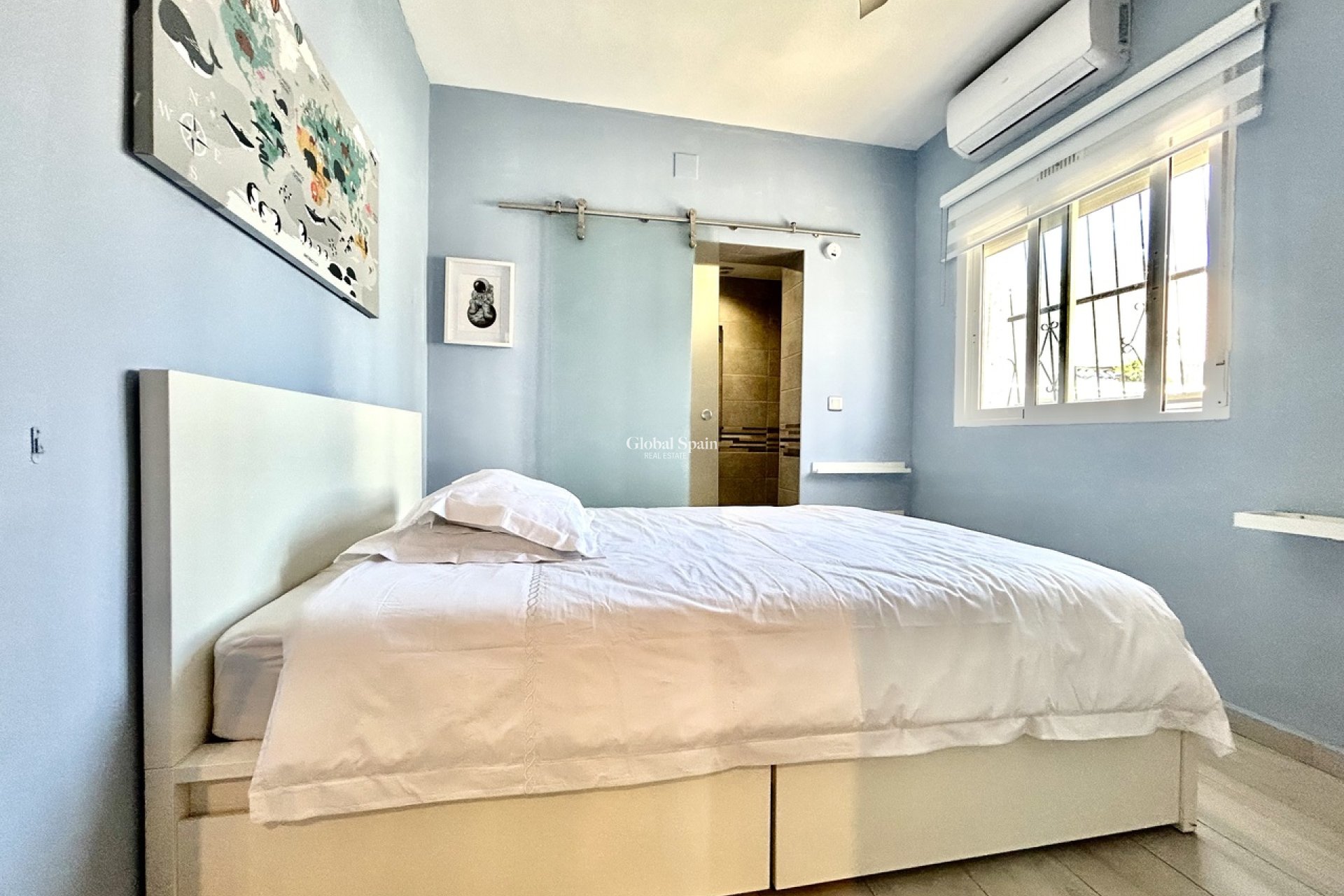 Revente - VILLA -
VILLAMARTÍN - Costa Blanca