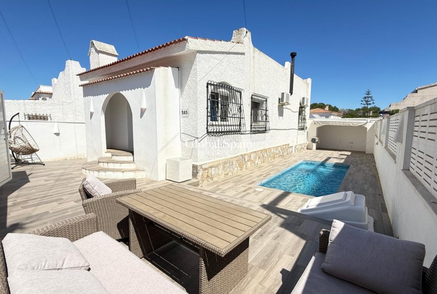 Revente - VILLA -
VILLAMARTÍN - Costa Blanca
