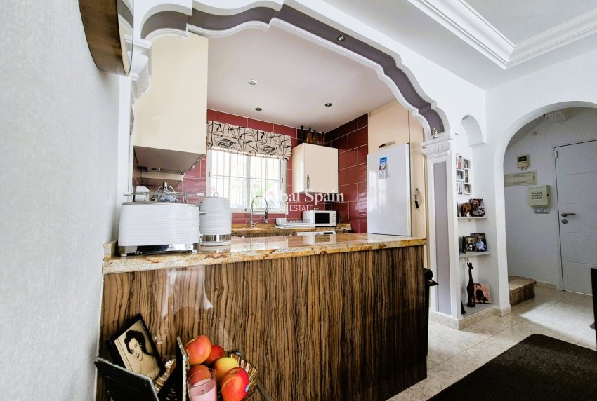 Revente - VILLA -
VILLAMARTÍN - Costa Blanca