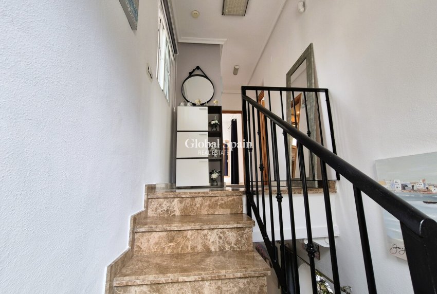 Revente - VILLA -
VILLAMARTÍN - Costa Blanca