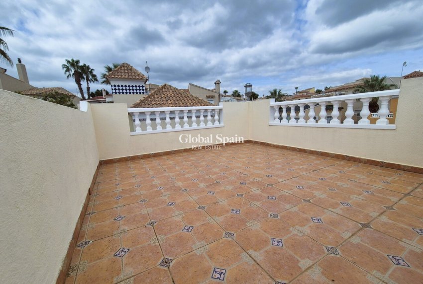 Revente - VILLA -
VILLAMARTÍN - Costa Blanca