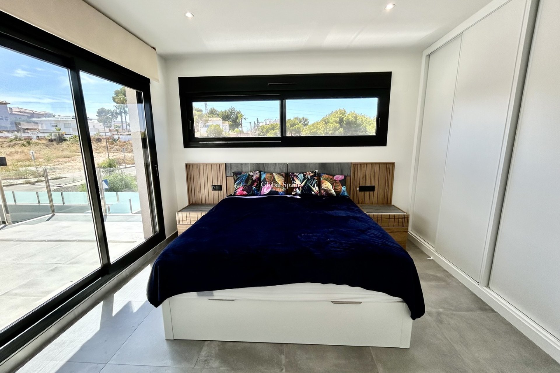 Revente - VILLA -
VILLAMARTÍN - Costa Blanca