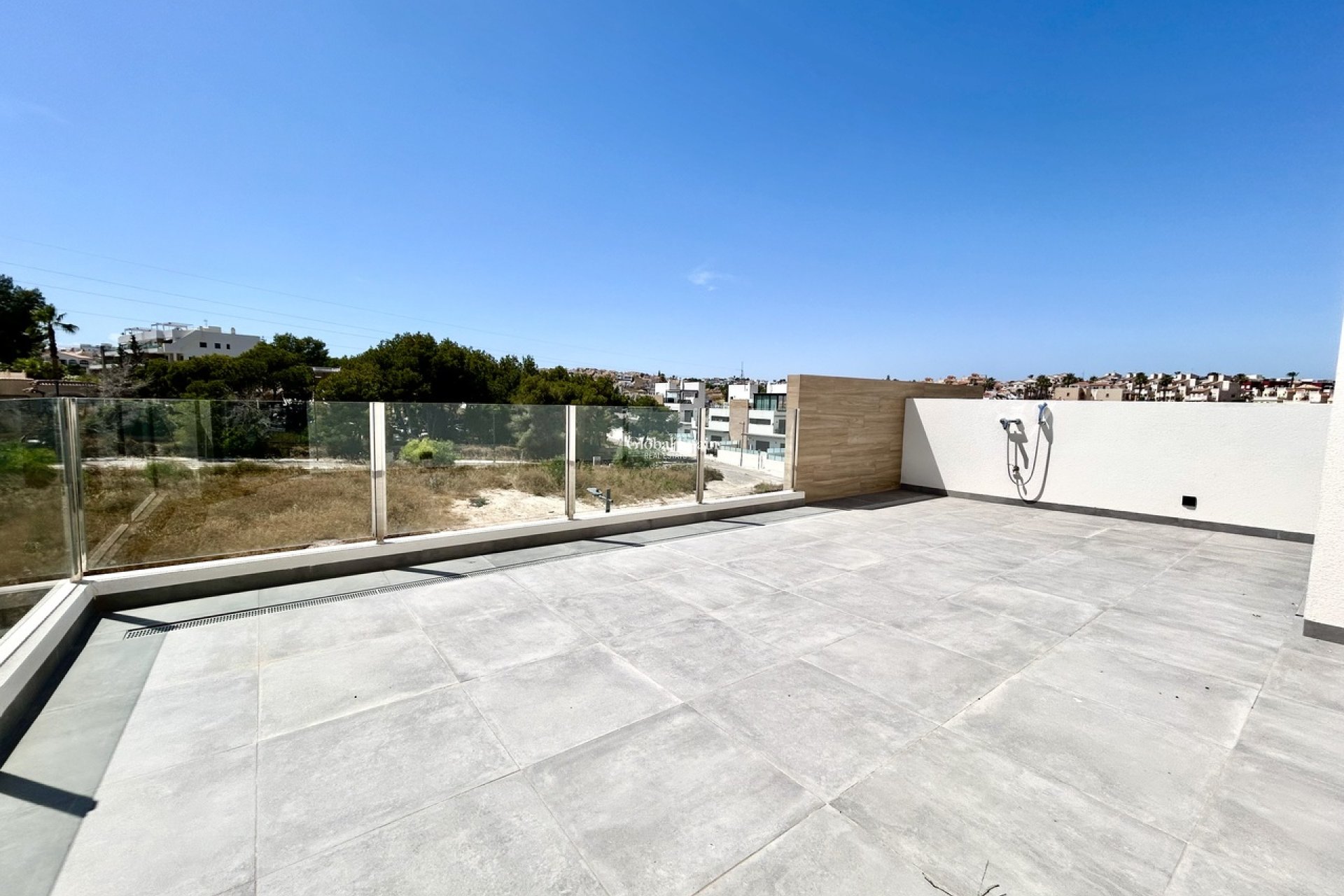 Revente - VILLA -
VILLAMARTÍN - Costa Blanca