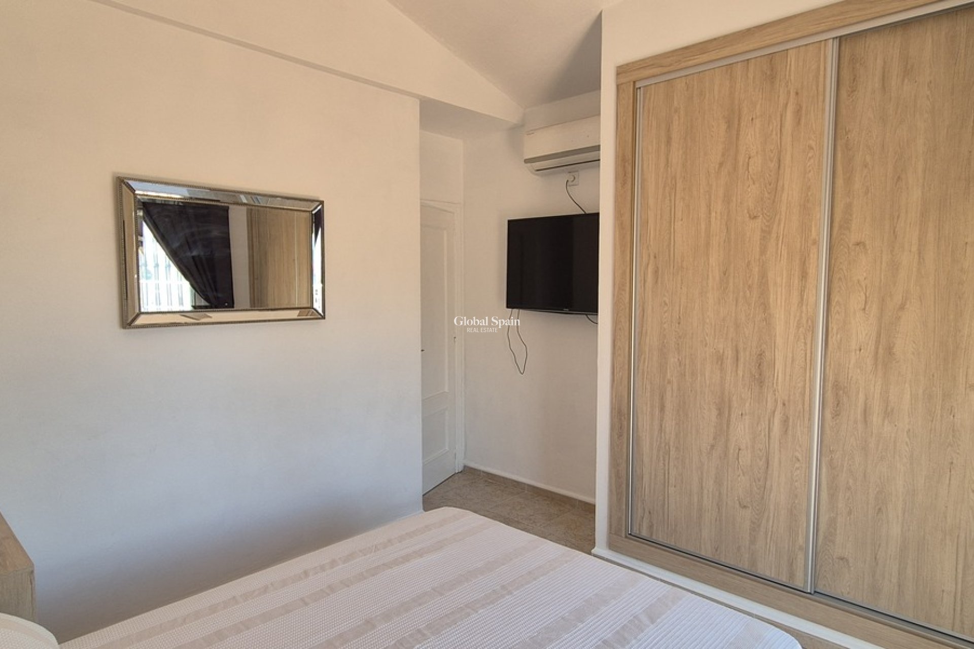 Revente - VILLA -
VILLAMARTÍN - Costa Blanca