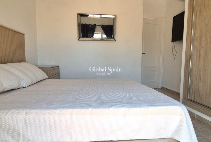 Revente - VILLA -
VILLAMARTÍN - Costa Blanca