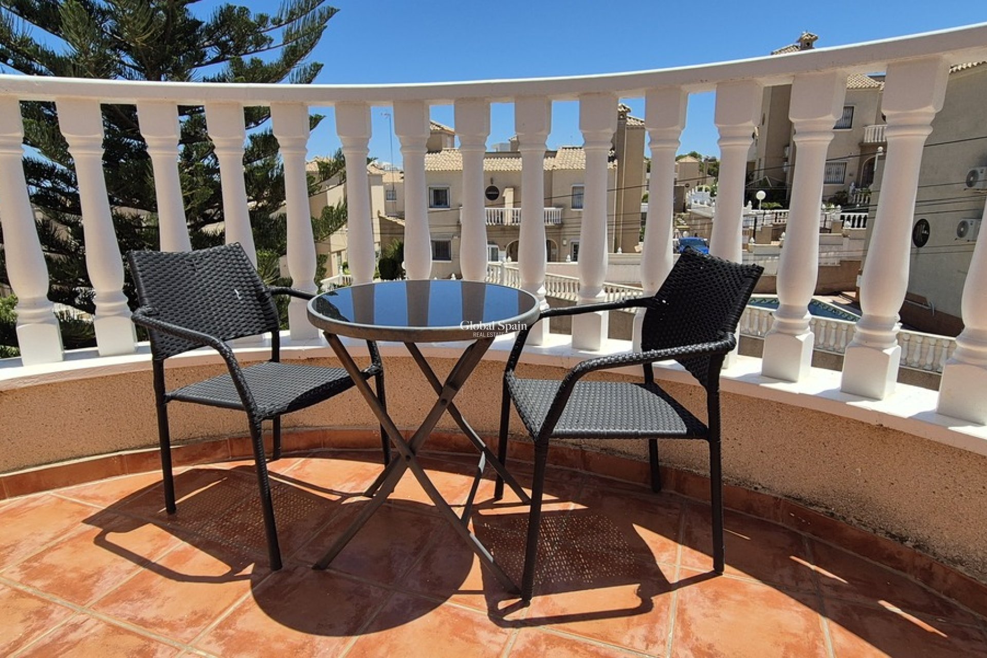 Revente - VILLA -
VILLAMARTÍN - Costa Blanca