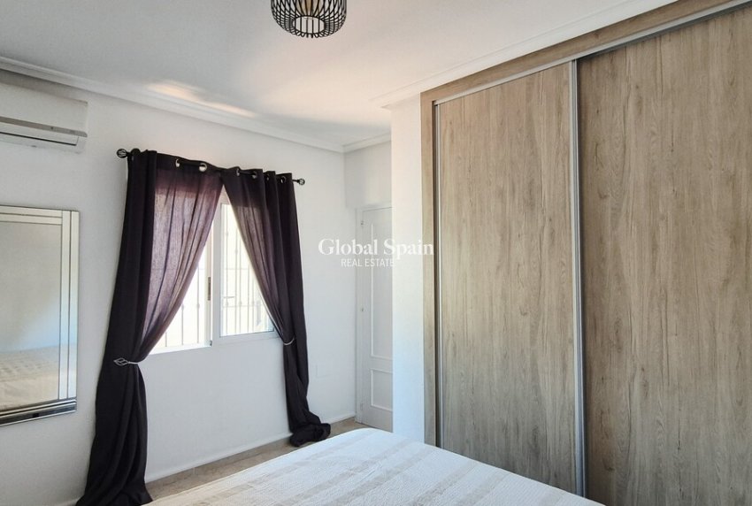 Revente - VILLA -
VILLAMARTÍN - Costa Blanca