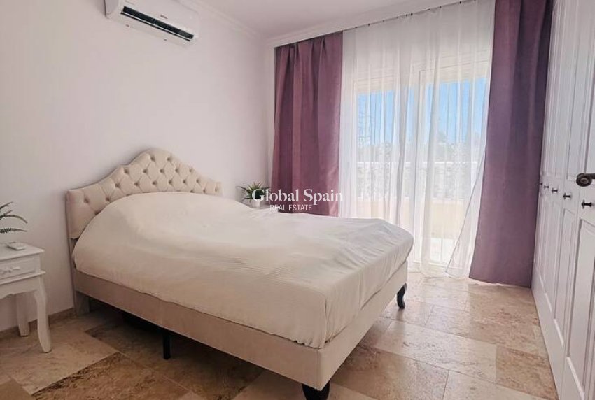 Revente - VILLA -
VILLAMARTÍN - Costa Blanca