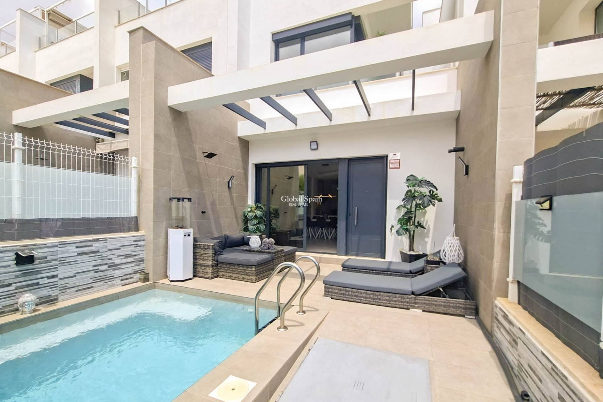Revente - VILLA -
VILLAMARTÍN - Costa Blanca