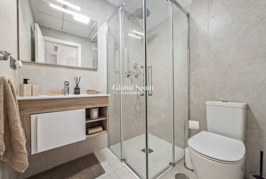 Revente - VILLA -
VILLAMARTÍN - Costa Blanca