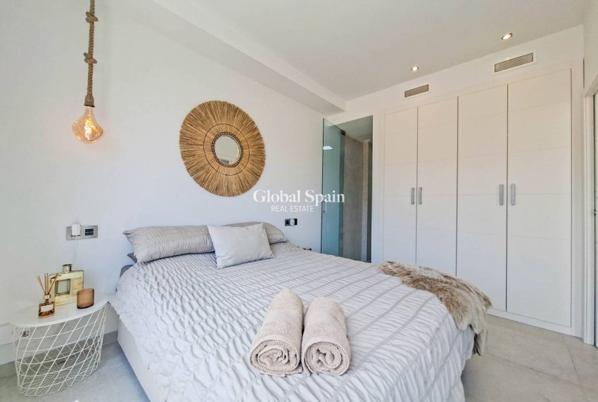 Revente - VILLA -
VILLAMARTÍN - Costa Blanca