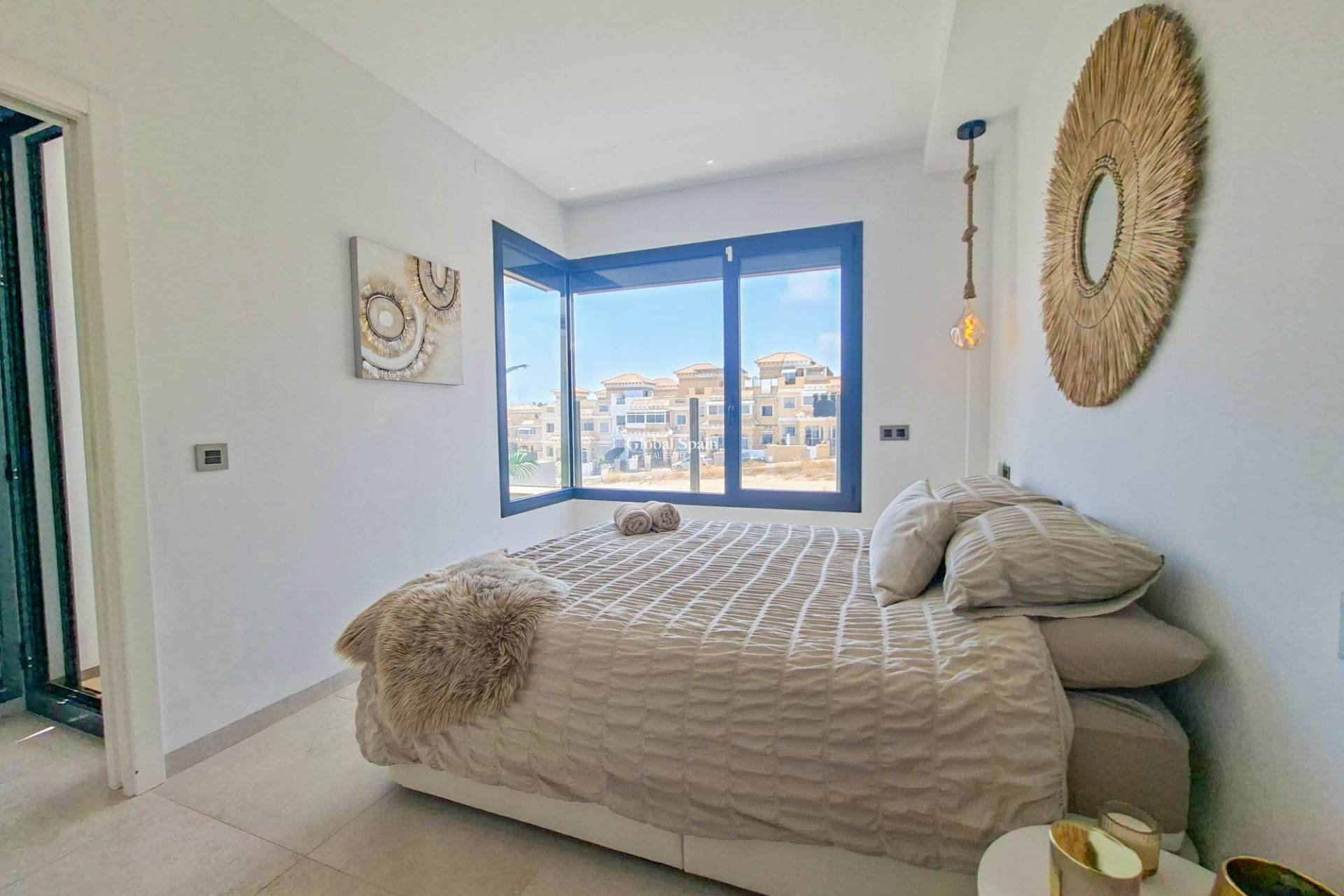 Revente - VILLA -
VILLAMARTÍN - Costa Blanca
