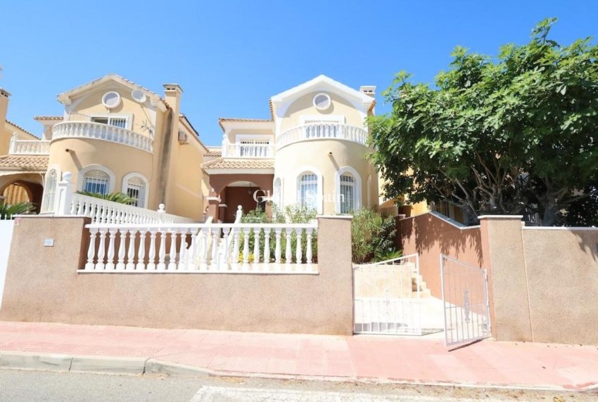 Revente - VILLA -
VILLAMARTÍN - Costa Blanca