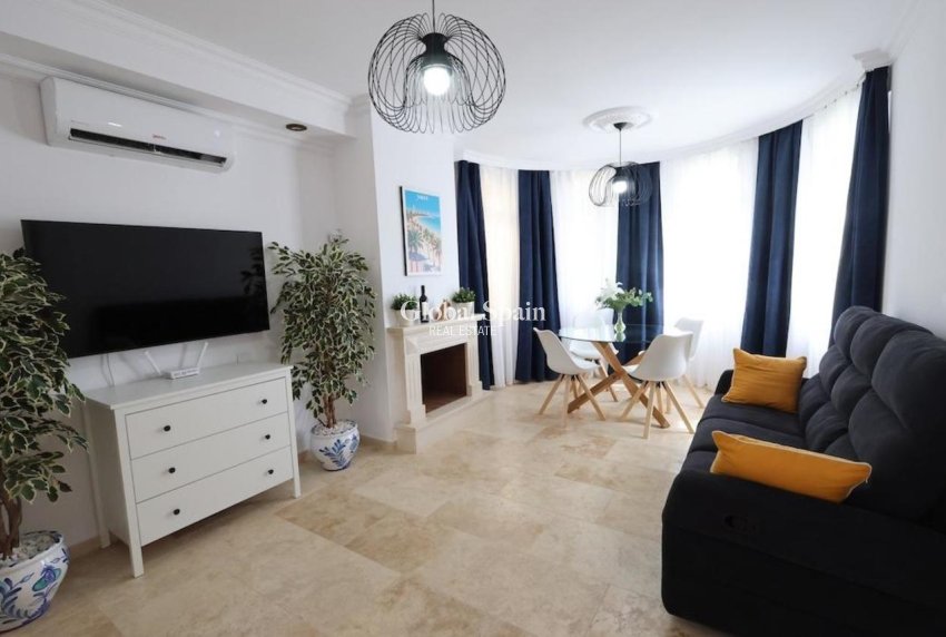 Revente - VILLA -
VILLAMARTÍN - Costa Blanca