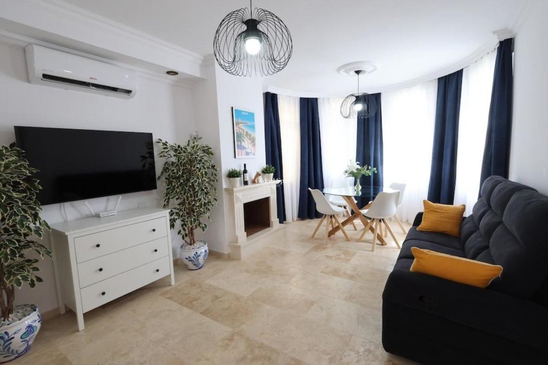 Revente - VILLA -
VILLAMARTÍN - Costa Blanca